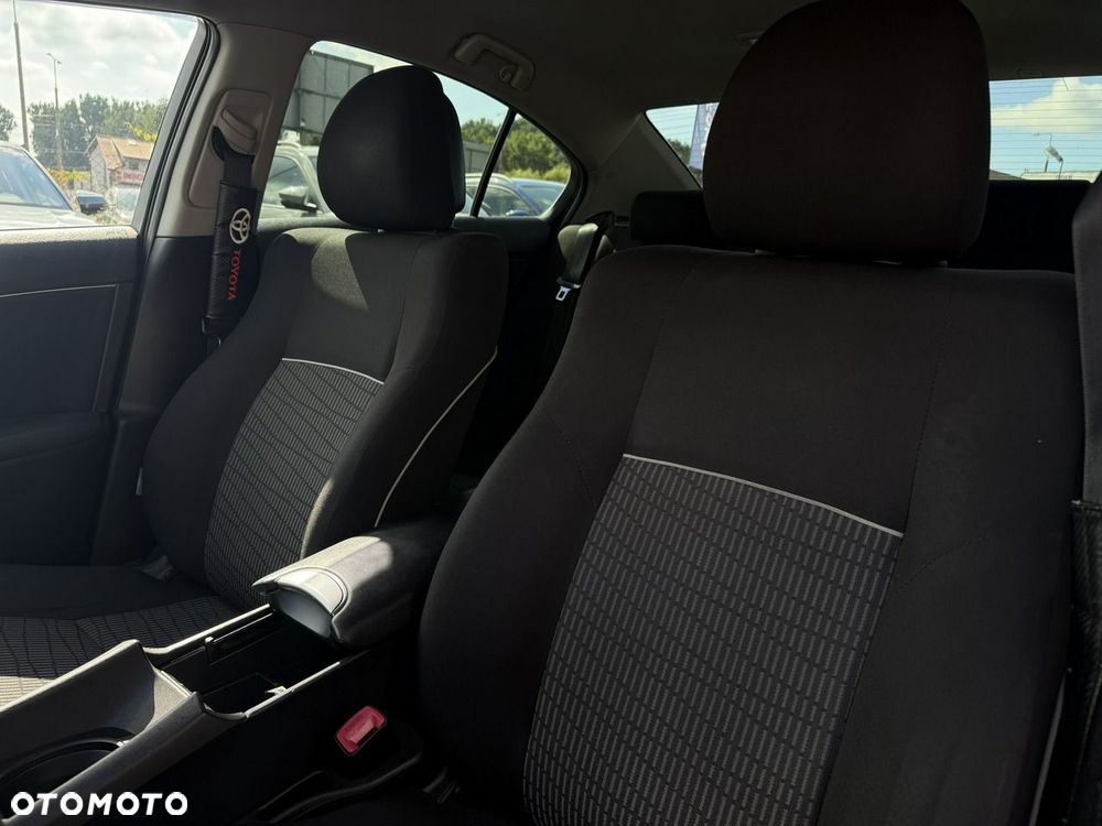 Toyota Avensis 1.8 Prestige - 11