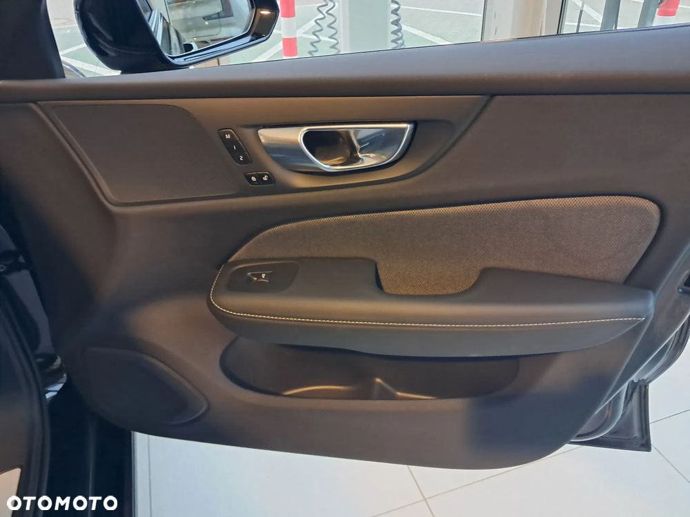 Volvo V60 B4 B Plus Dark - 23