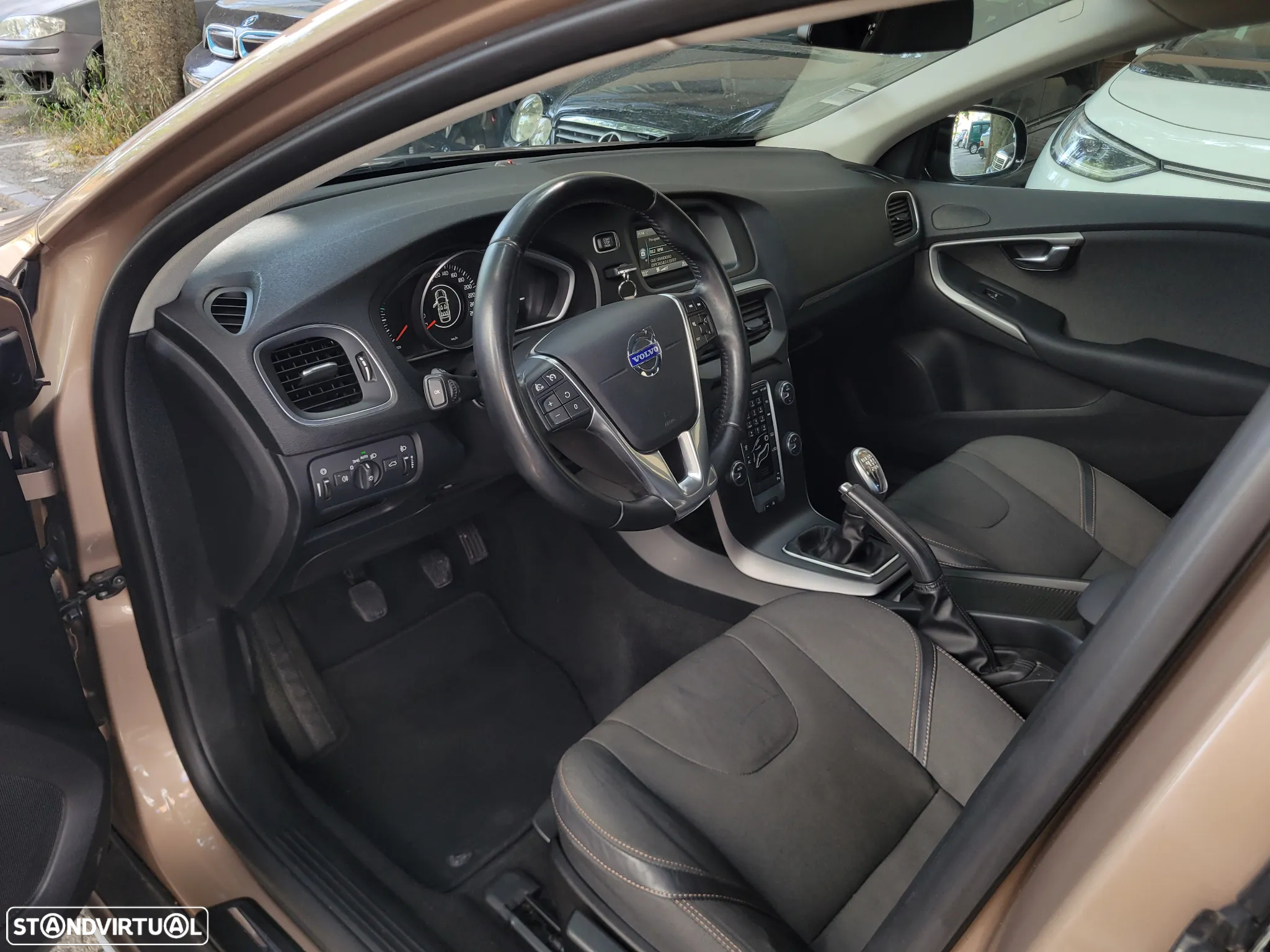 Volvo V40 Cross Country 1.6 D2 VOR - 17