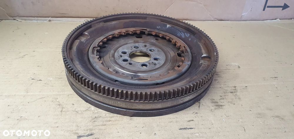 Koło zamachowe VW Caddy III Lift 1.6 TDI 03L105266DA - 2