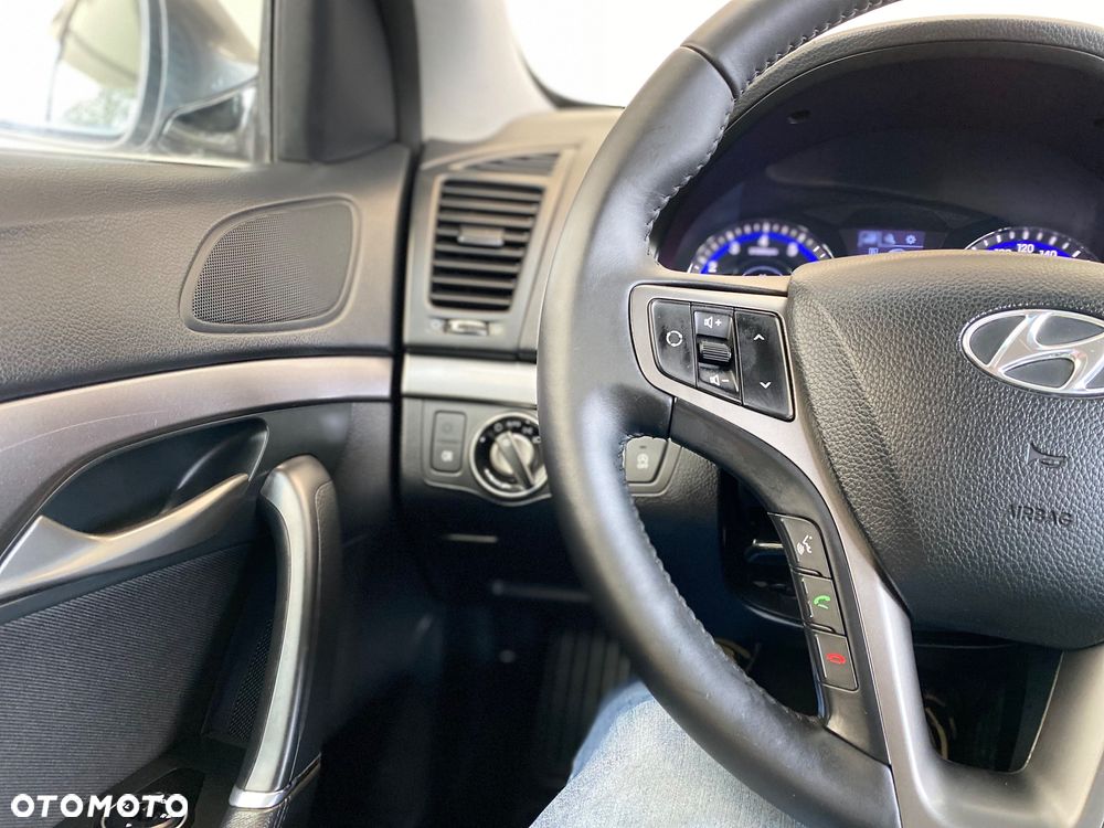 Hyundai i40 Kombi blue 1.6 Trend - 22