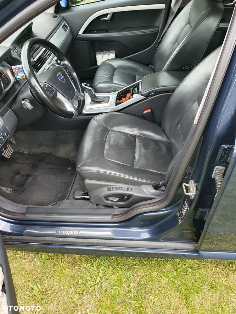 Volvo V70 D2 Momentum - 14