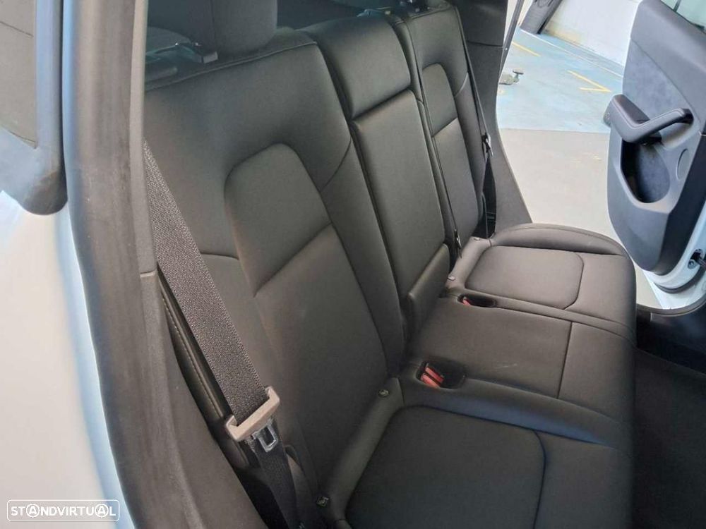 Tesla Model Y RWD - 4
