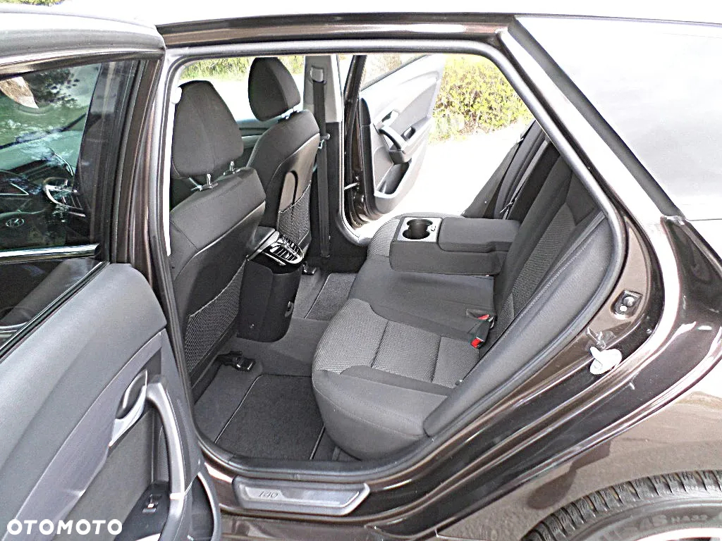 Hyundai i40 Kombi blue 1.6 Trend - 22