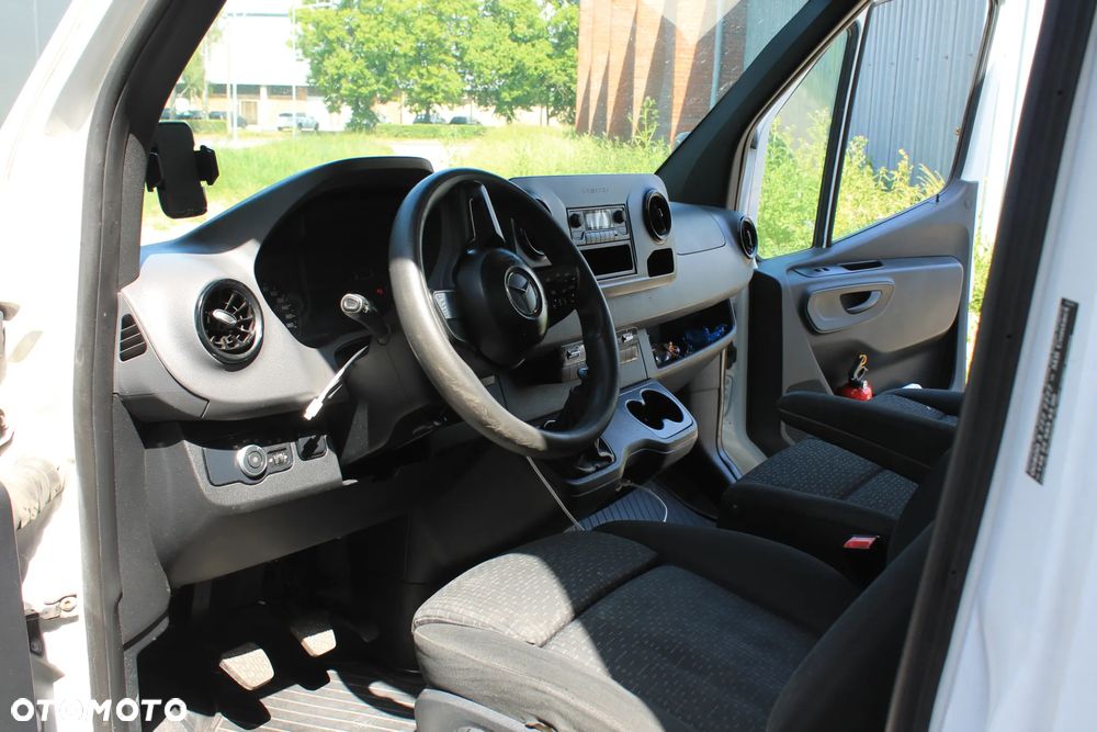 Mercedes-Benz Sprinter - 10