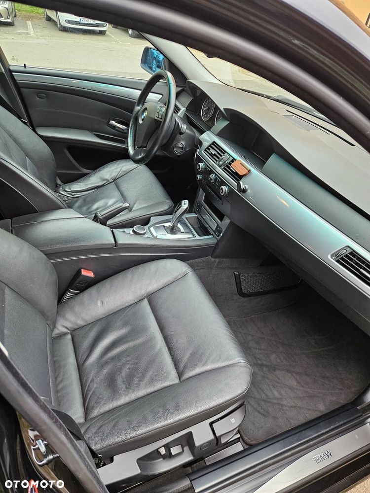 BMW Seria 5 523i - 22