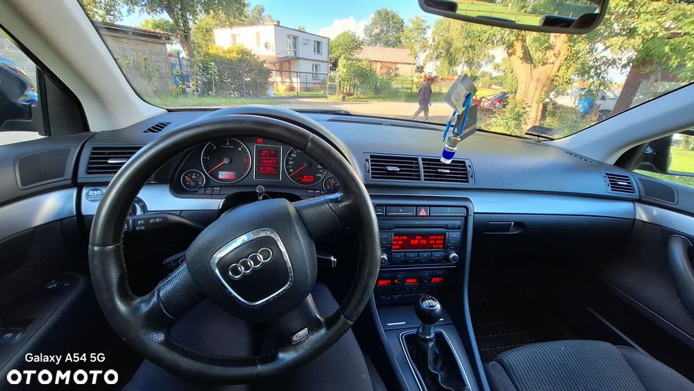 Audi A4 Limousine - 6