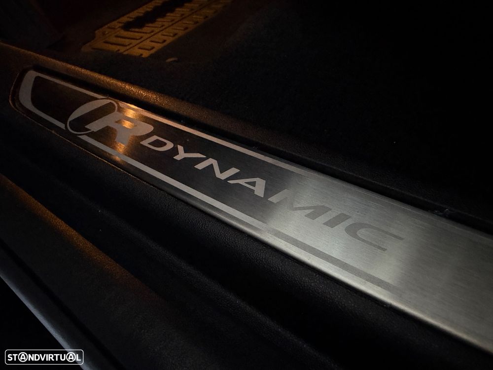 Jaguar E-Pace 1.5 P300e R-Dynamic HSE AWD Aut. - 18