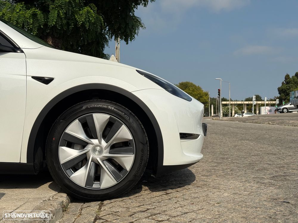 Tesla Model Y Long Range Dual Motor AWD - 11