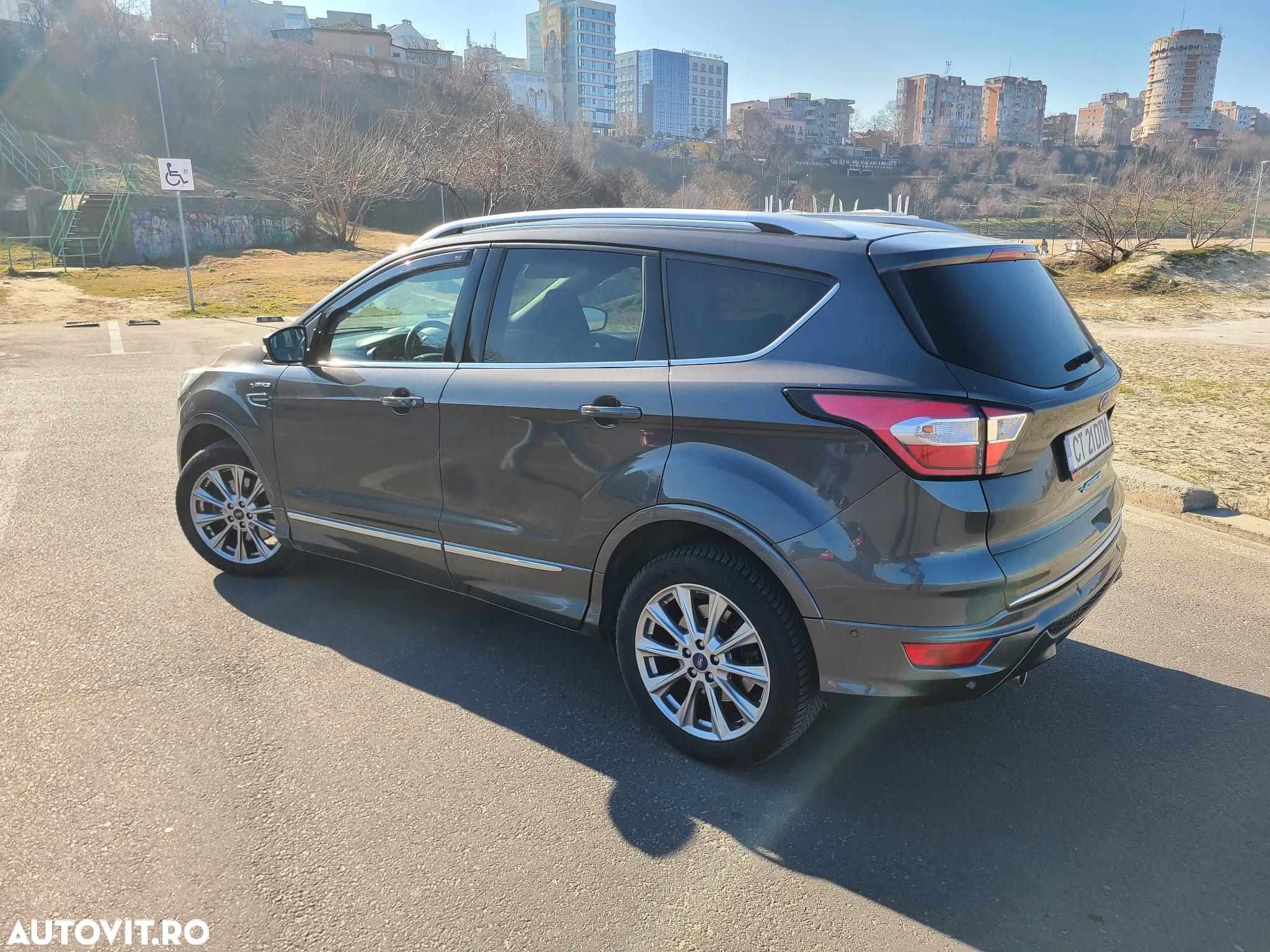 Ford Kuga 2.0 TDCi 4WD Powershift Vignale - 8