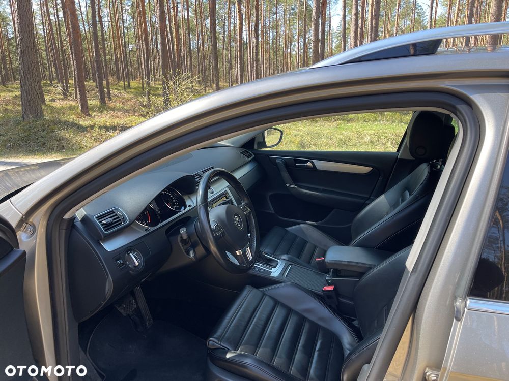 Volkswagen Passat 2.0 TDI DSG BlueMotion Technology R-Line - 16