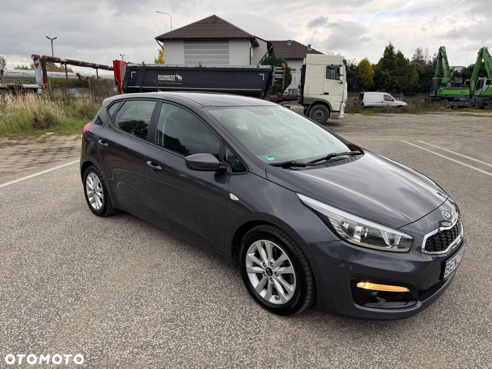 Kia Ceed 1.4 CVVT Dream Team Edition - 10