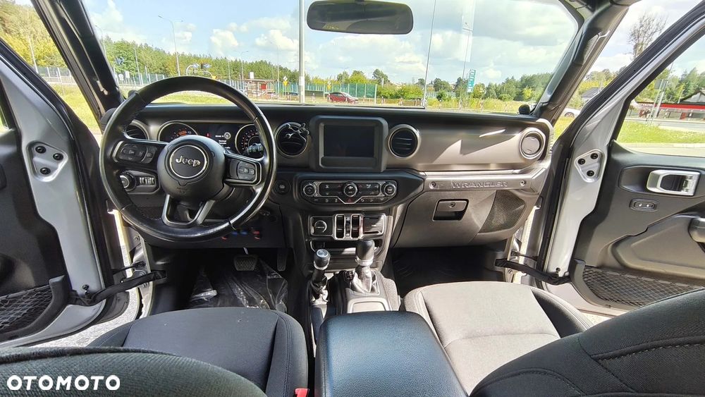 Jeep Wrangler - 32
