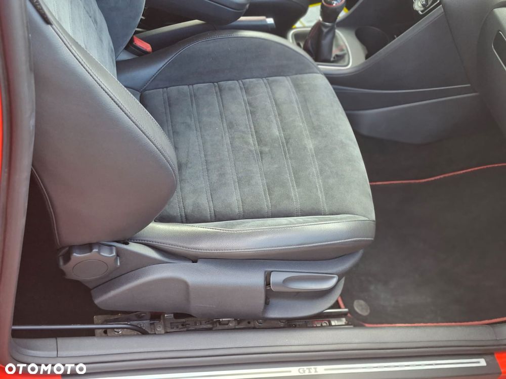 Volkswagen Polo 1.8 TSI BMT GTI - 12