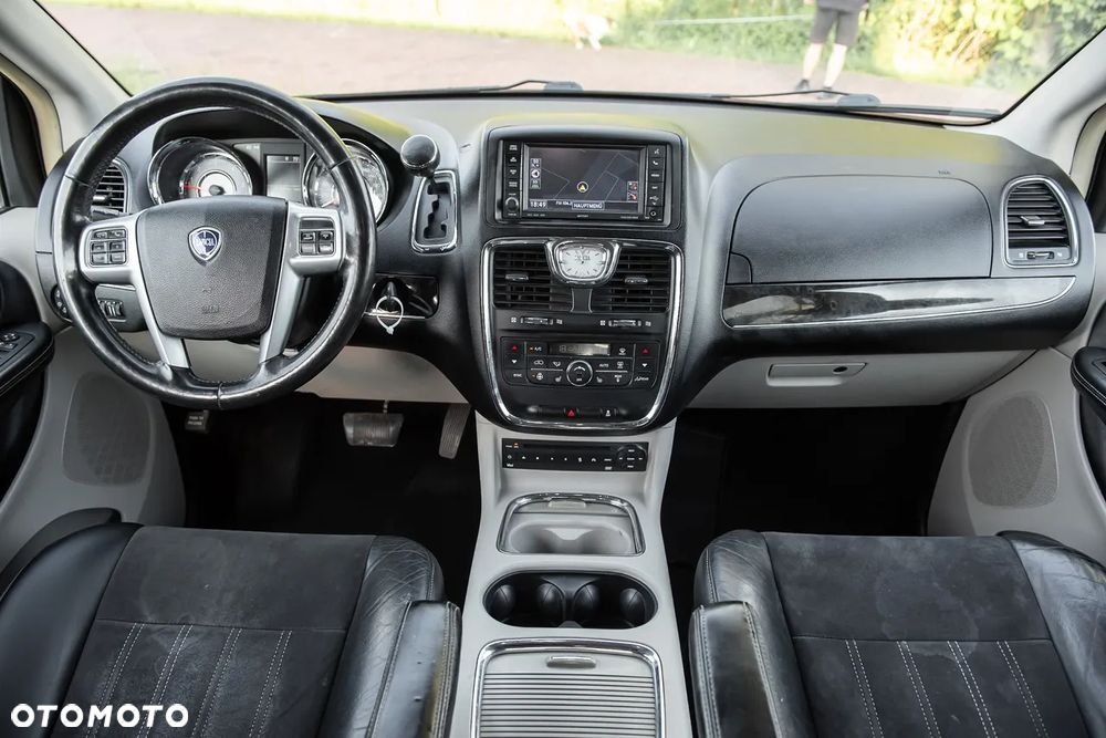 Lancia Voyager - 29