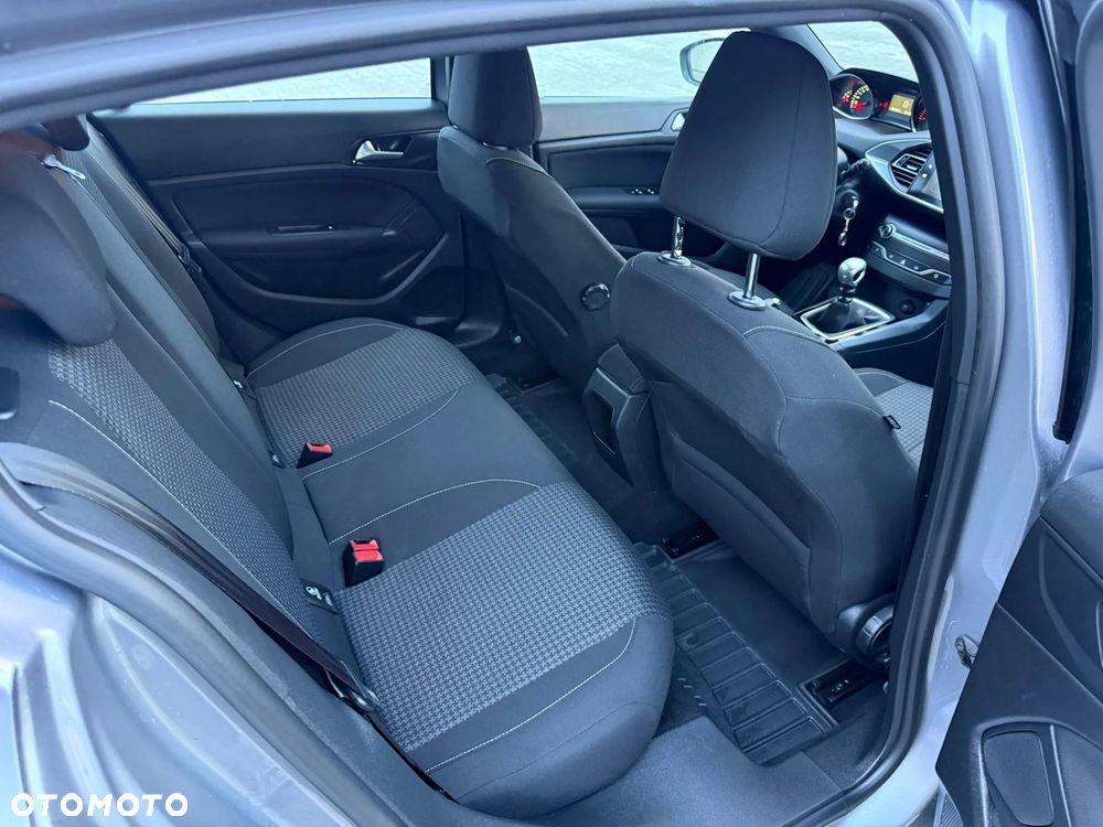 Peugeot 308 1.2 PureTech GPF Allure S&S - 14