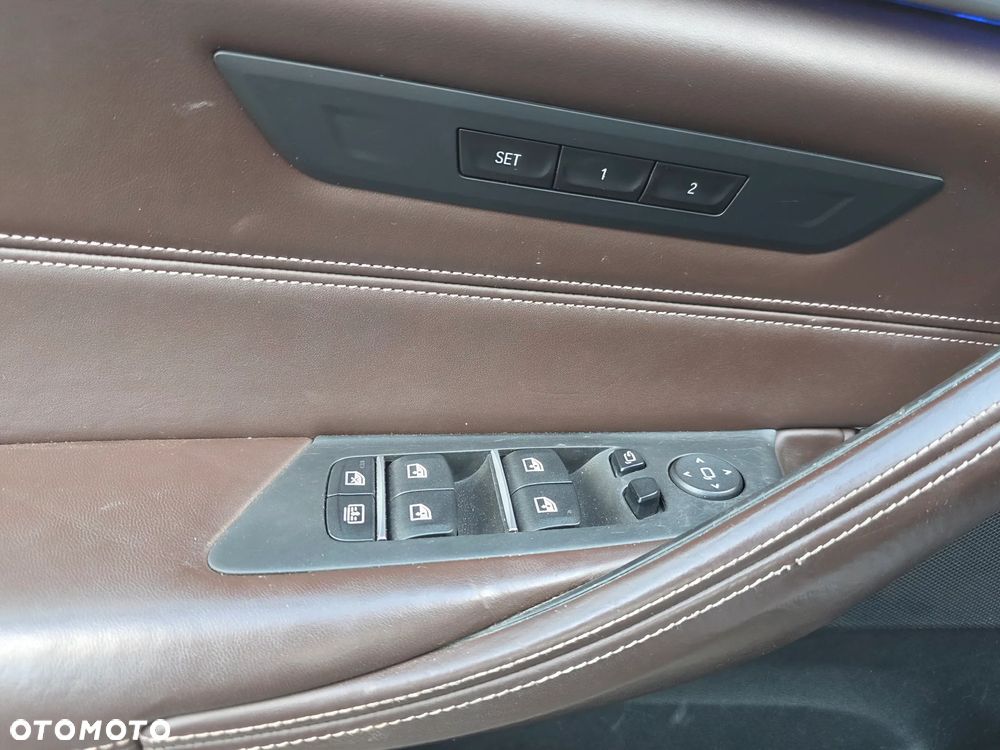 BMW Seria 5 520d Luxury Line - 9