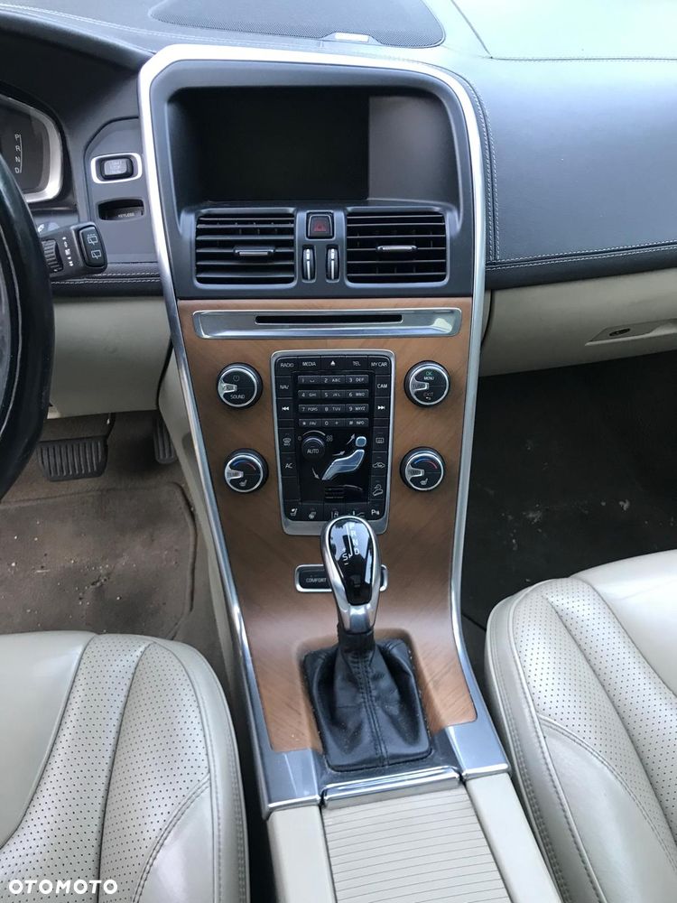 Volvo XC 60 D5 AWD Summum - 10