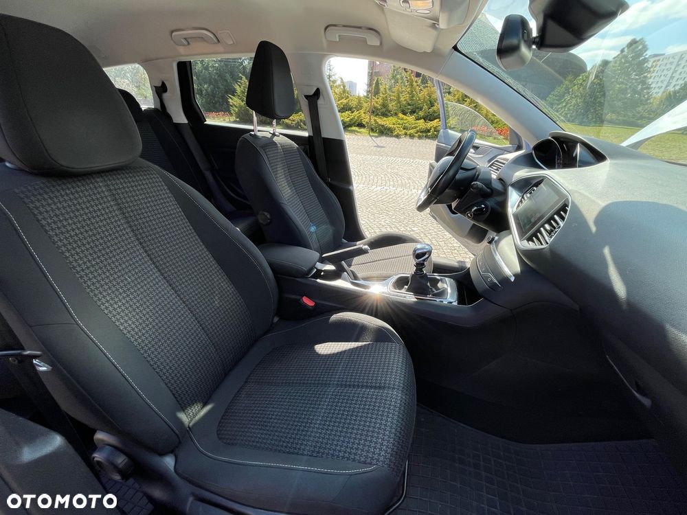 Peugeot 308 1.2 PureTech GPF Allure S&S - 20