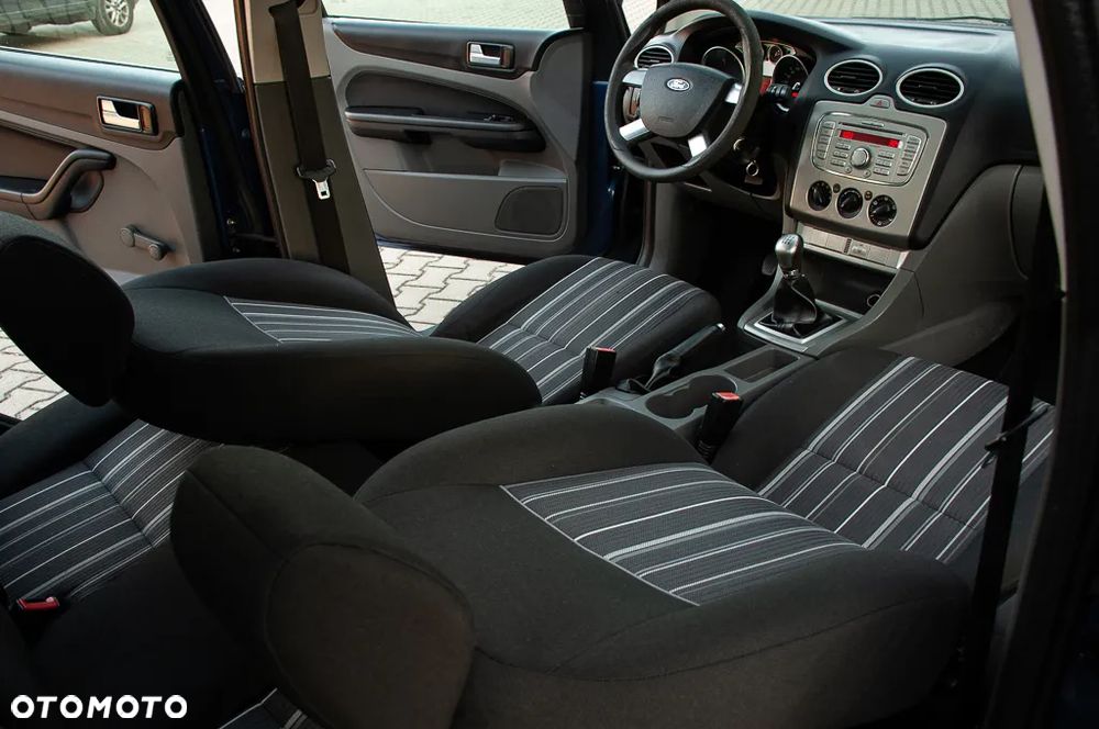 Ford Focus 1.6 TDCi Connection - 32