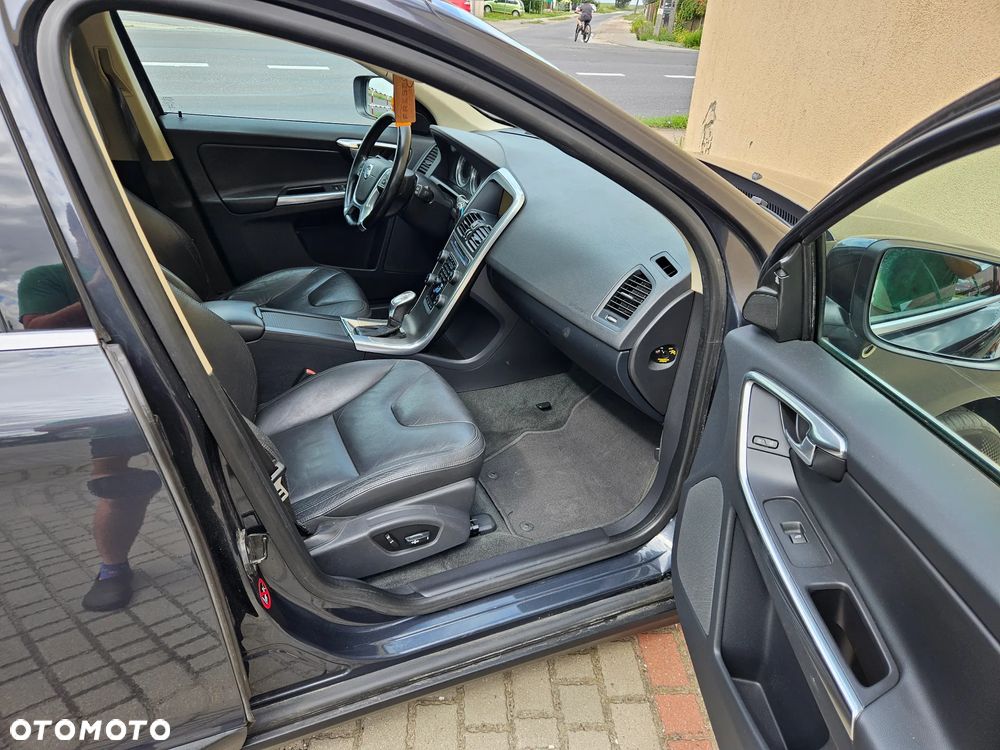Volvo XC 60 D5 AWD Geartronic Summum - 17
