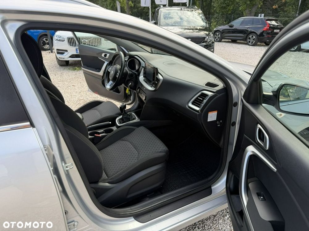 Kia Ceed - 11