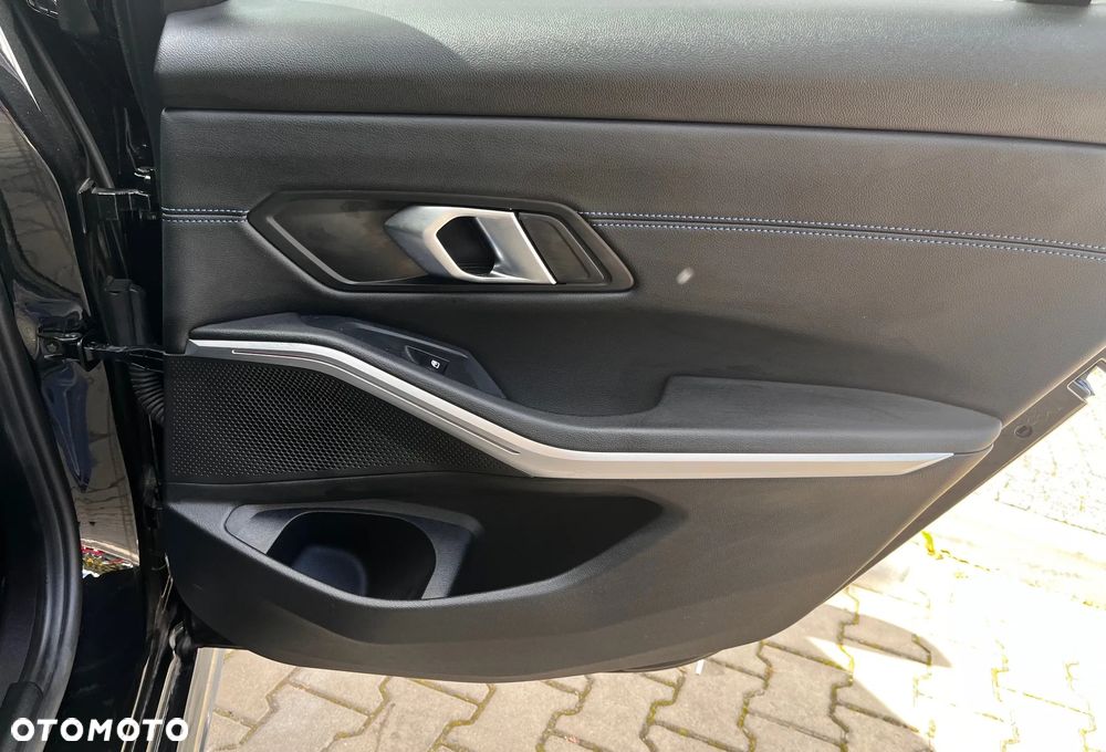 BMW Seria 3 318i M Sport - 27