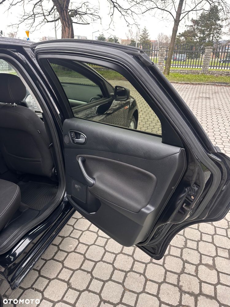 Ford Mondeo 1.8 TDCi Ambiente - 21