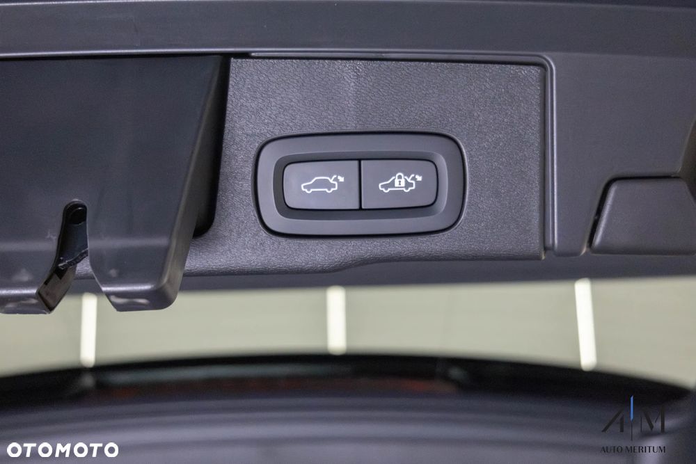 Volvo XC 60 B4 D AWD Ultimate Dark - 32