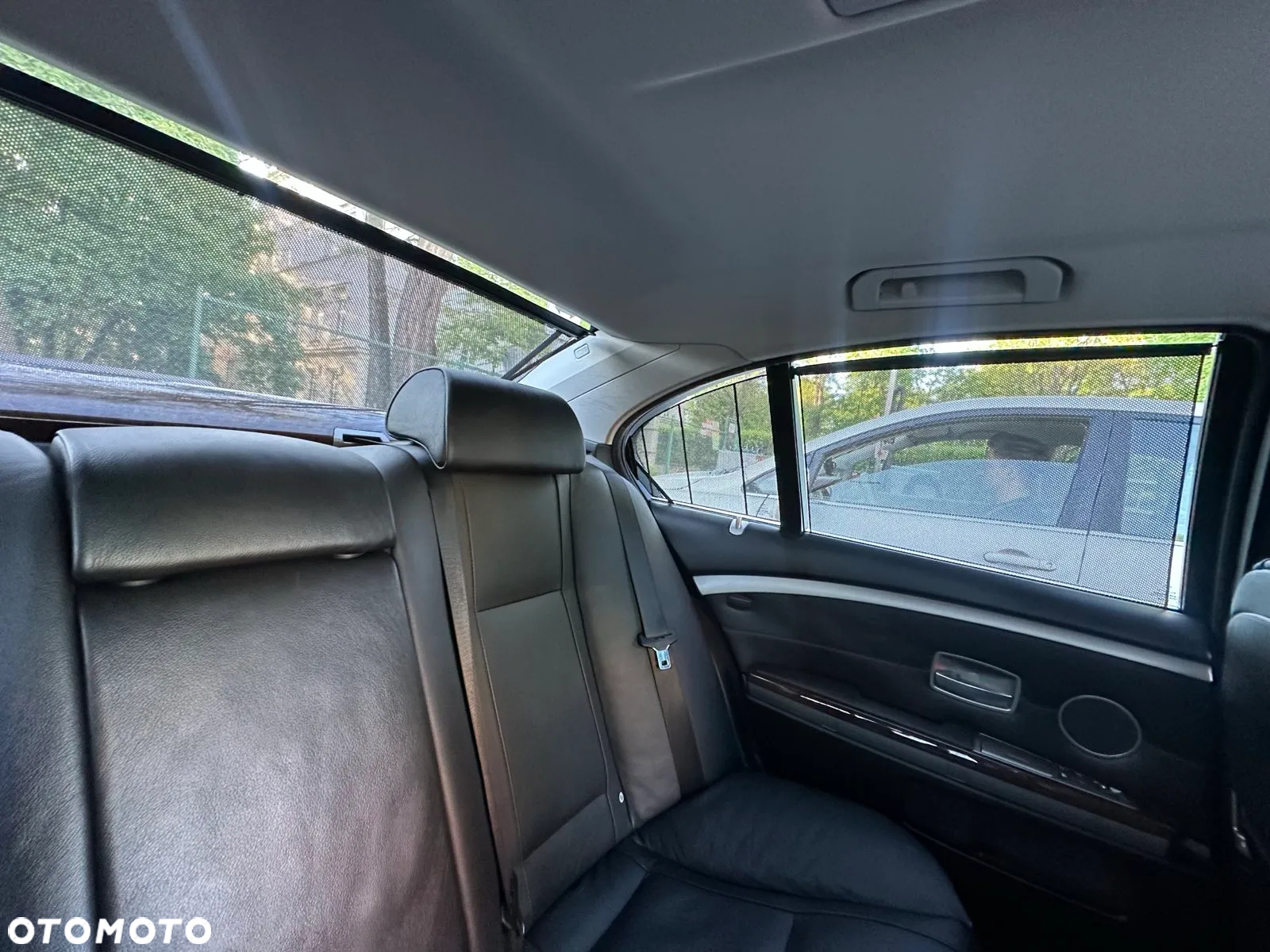 BMW Seria 7 745d - 32