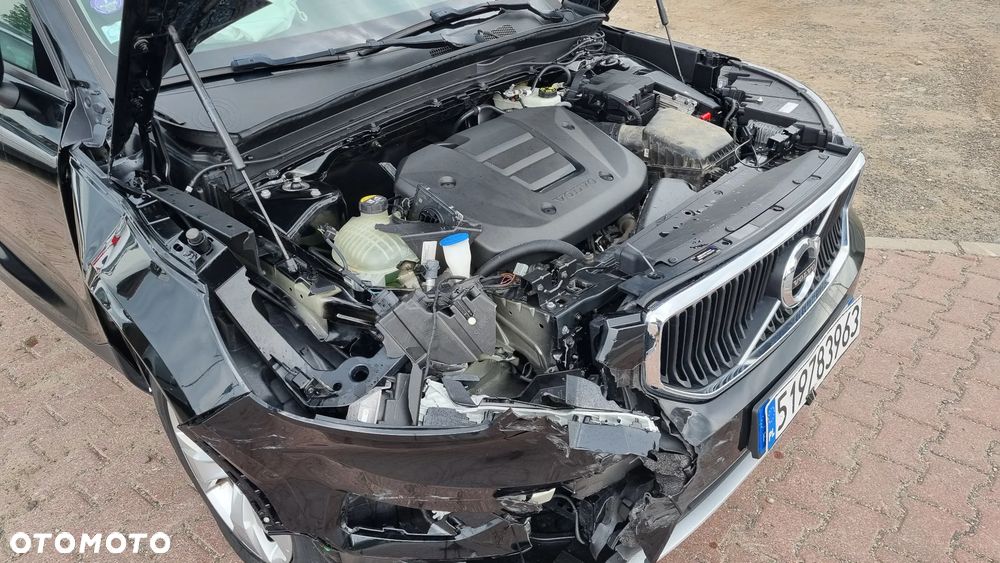 Volvo XC 40 T3 Geartronic Momentum Pro - 22