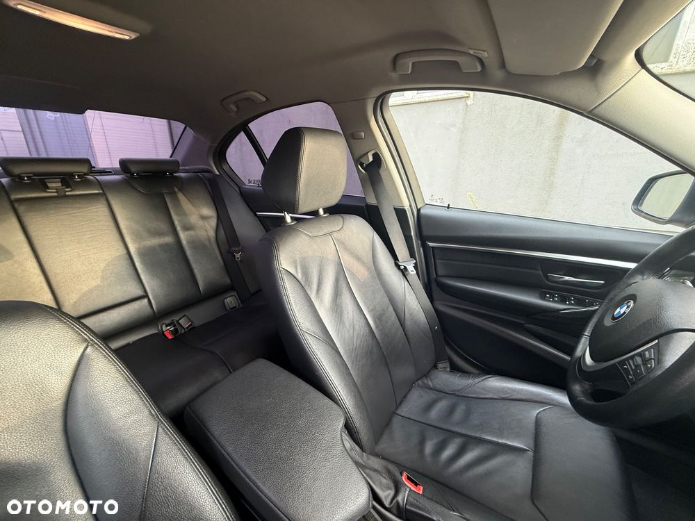 BMW Seria 3 320d Luxury Line - 10