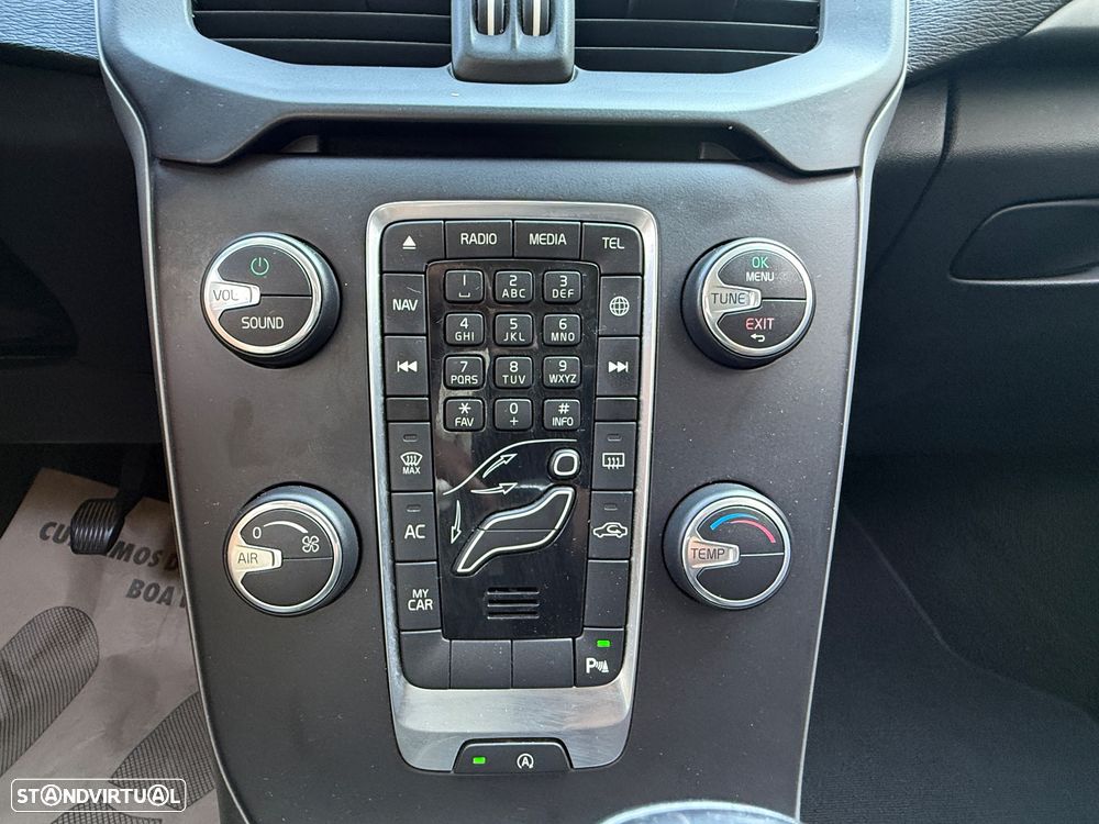 Volvo V40 2.0 D3 Momentum - 37