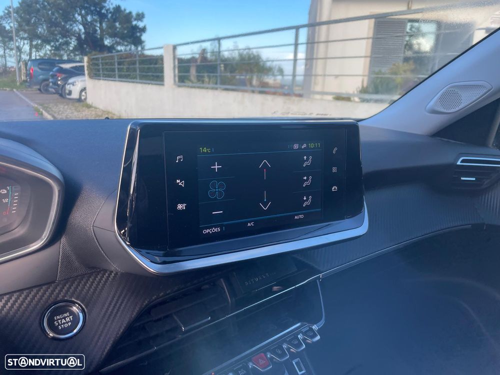 Peugeot e-2008 Allure - 6