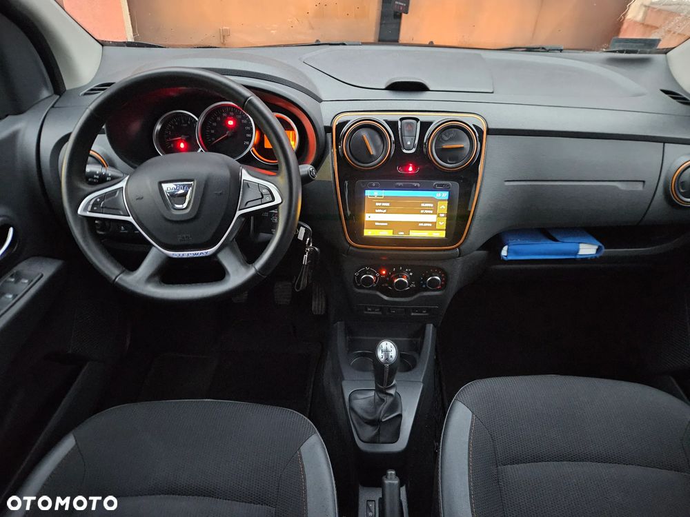 Dacia Lodgy 1.6 SCe Stepway S&S - 11