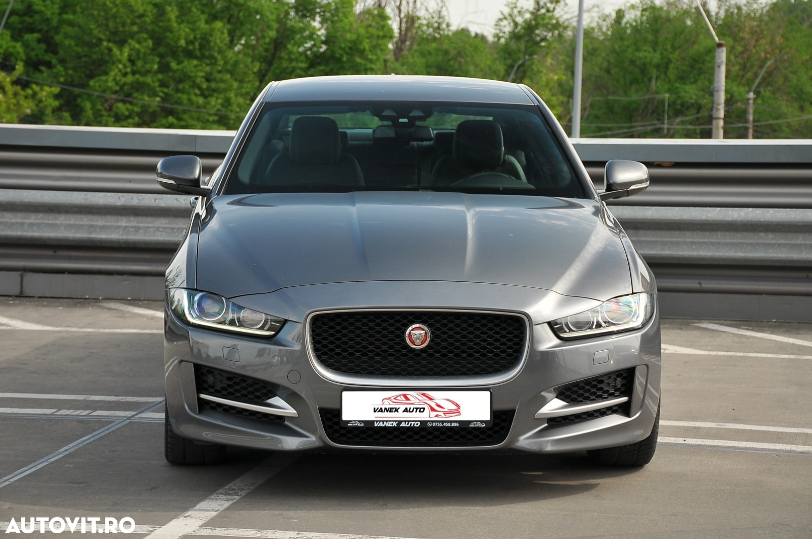 Jaguar XE 2.0 AWD R-Sport - 8