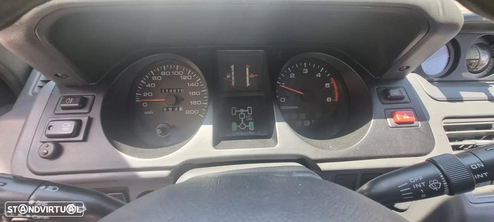 Mitsubishi Pajero 2.5 TDi GLS - 9