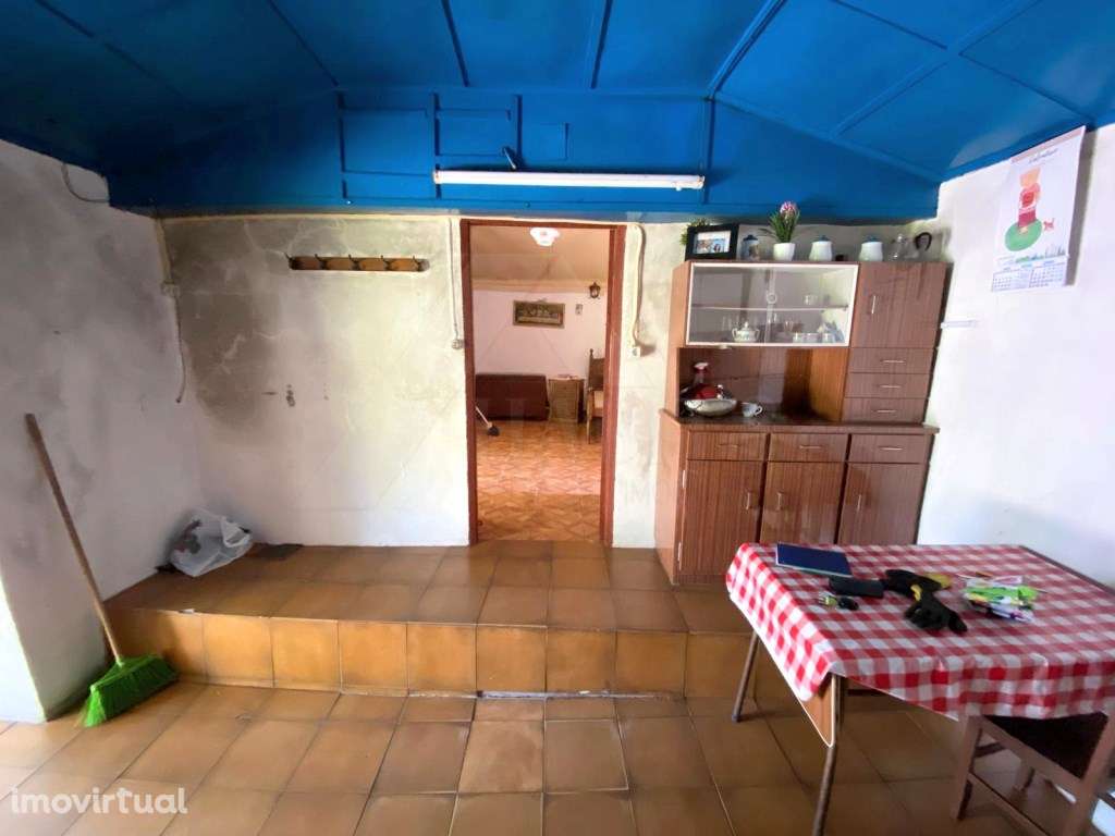 Moradia para restauro em Parada - Grande imagem: 5/22