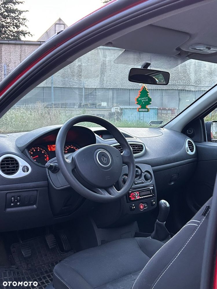 Renault Clio - 2