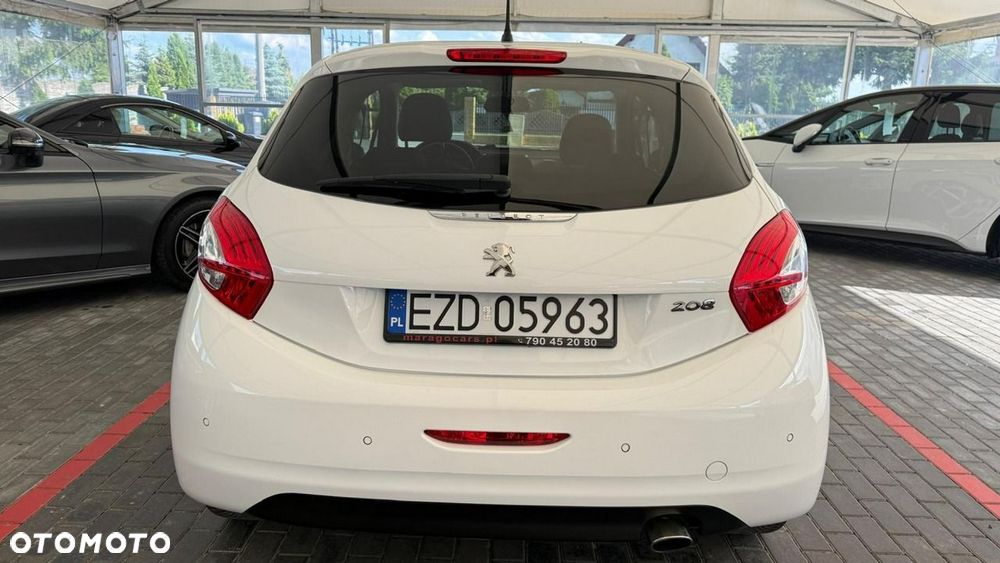 Peugeot 208 - 12
