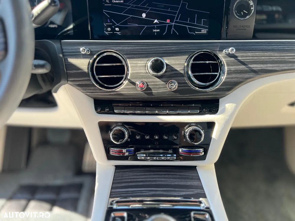 Rolls-Royce Spectre - 26