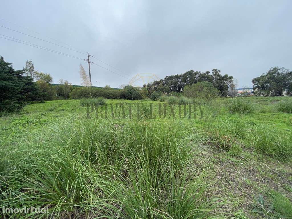 Terreno para construção de edifício com 16.688m2 - Grande imagem: 2/19