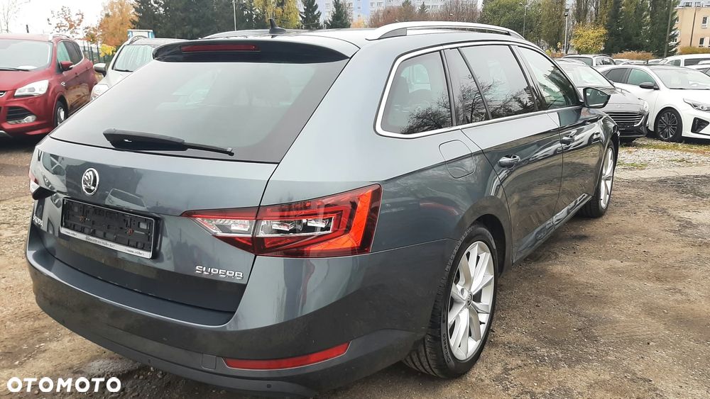 Skoda Superb 1.8 TSI DSG SportLine - 4