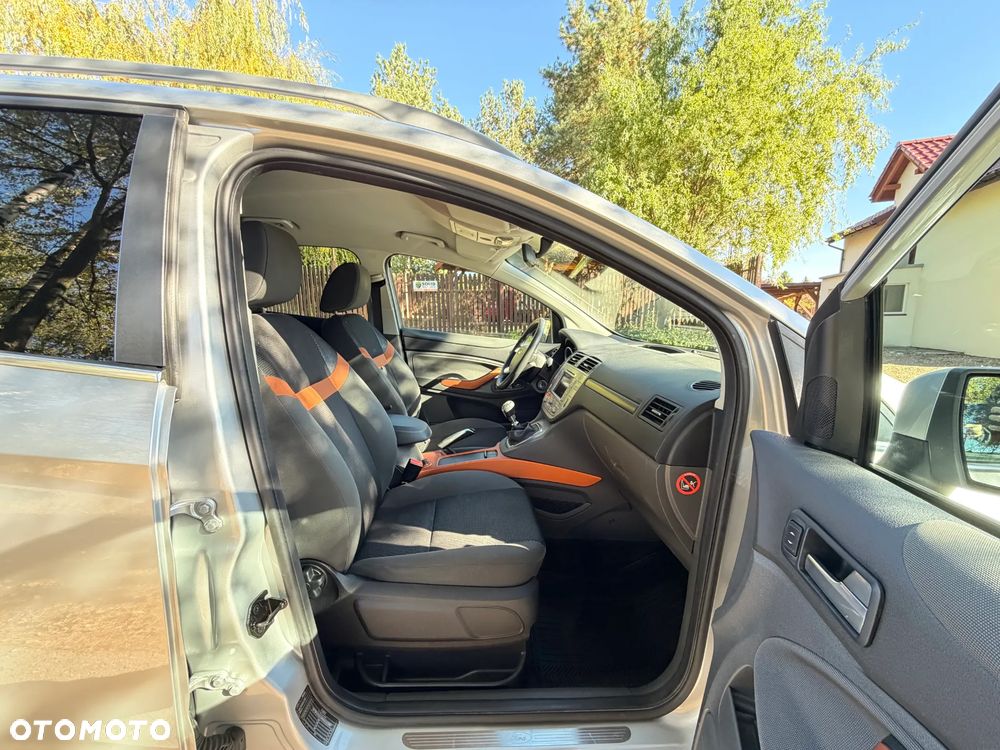 Ford Kuga 2.0 TDCi 2x4 Titanium - 24