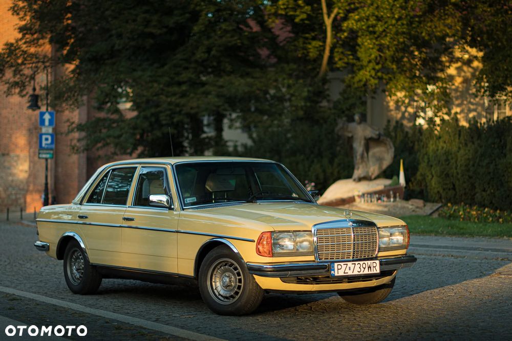 Mercedes-Benz W123 - 1
