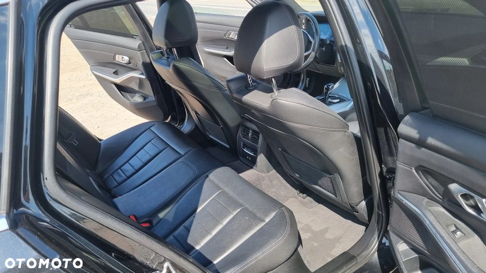 BMW Seria 3 320d Luxury Line Purity sport - 28