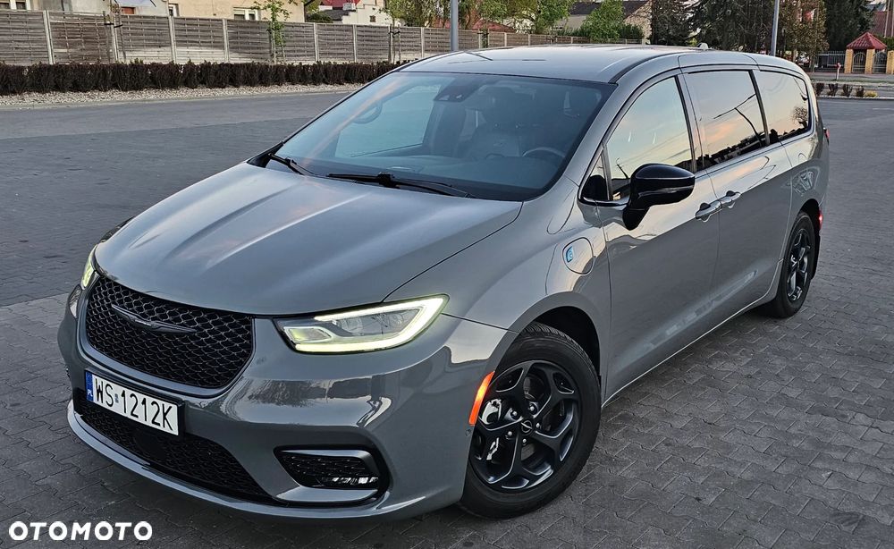Chrysler Pacifica - 30
