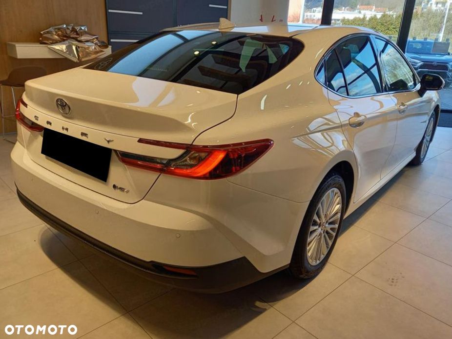 Toyota Camry - 5
