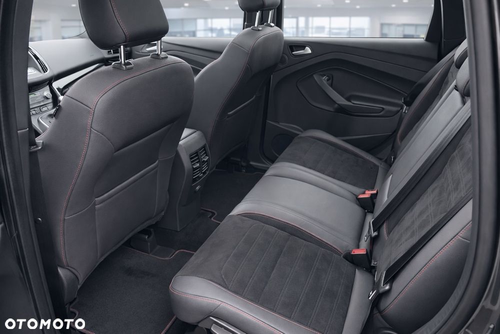 Ford Kuga 1.5 EcoBoost 2x4 ST-Line - 6