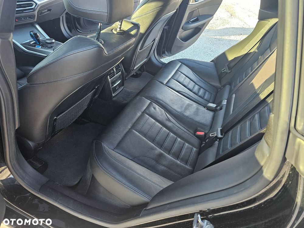 BMW i4 - 10